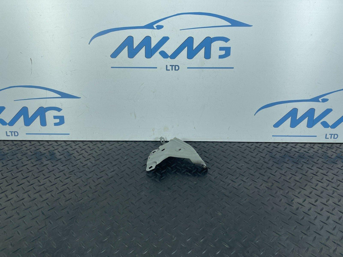 16-22 BMW X1 F48 FRONT RIGHT DRIVER SIDE WING FENDER BRACKET HOLDER 7351516