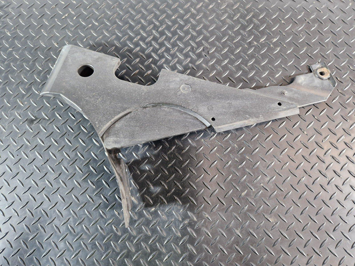 11-18 BMW 6 SERIES F13 FUEL TANK UNDERBODY COVER LEFT SIDE 7224467