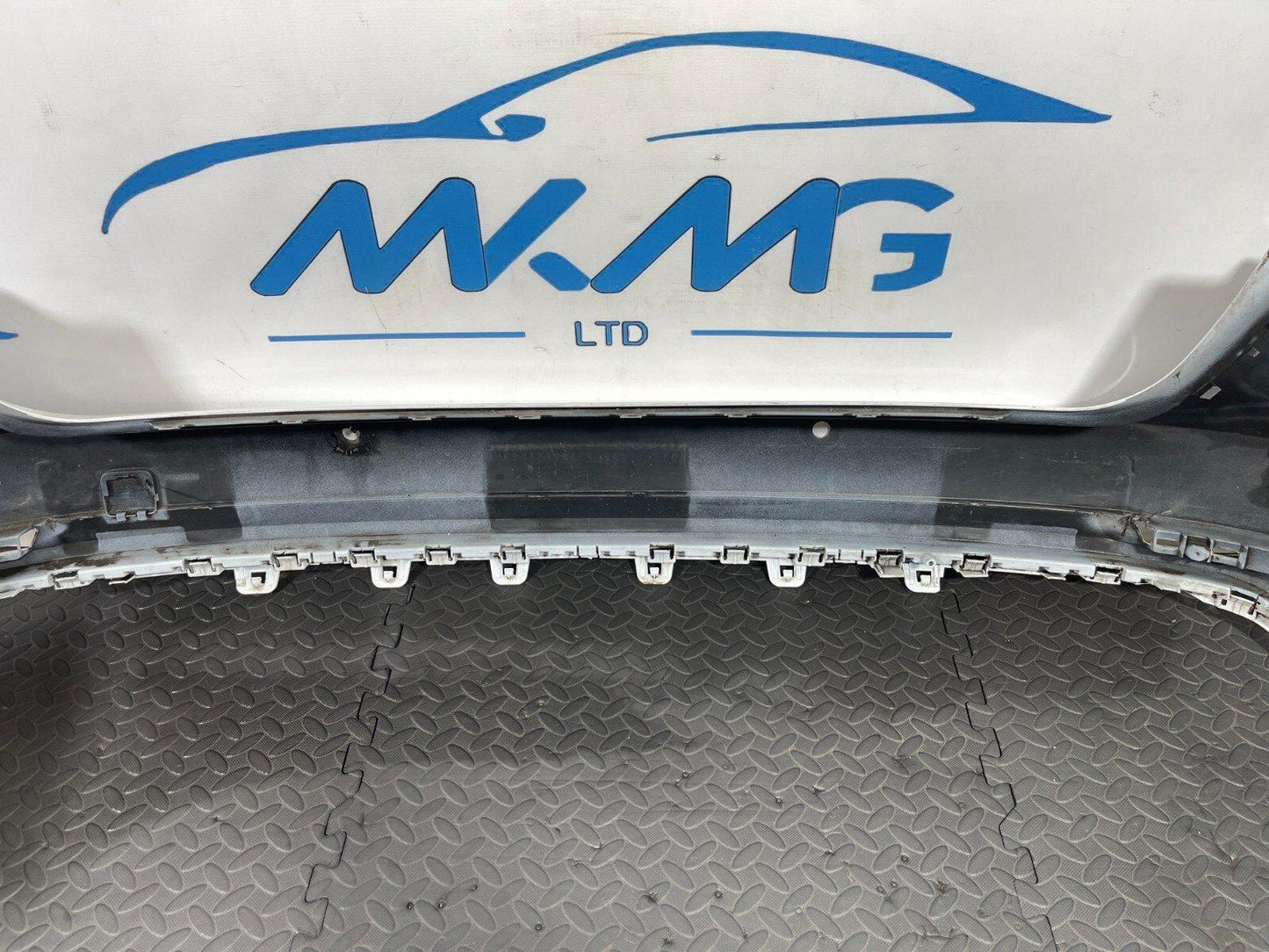 16-19 AUDI A4 B9 ULTRA SE GENUINE REAR BUMPER IN WHITE (DAMAGED)