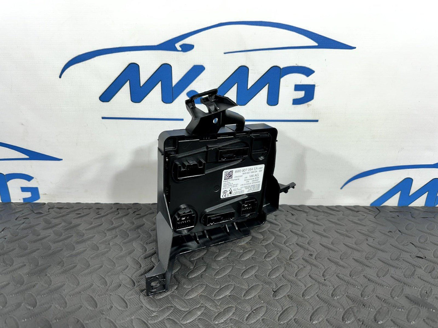 16-19 AUDI A4 B9 GENUINE BODY COMFORT/CONVENIENCE  CONTROL UNIT 8W0907064