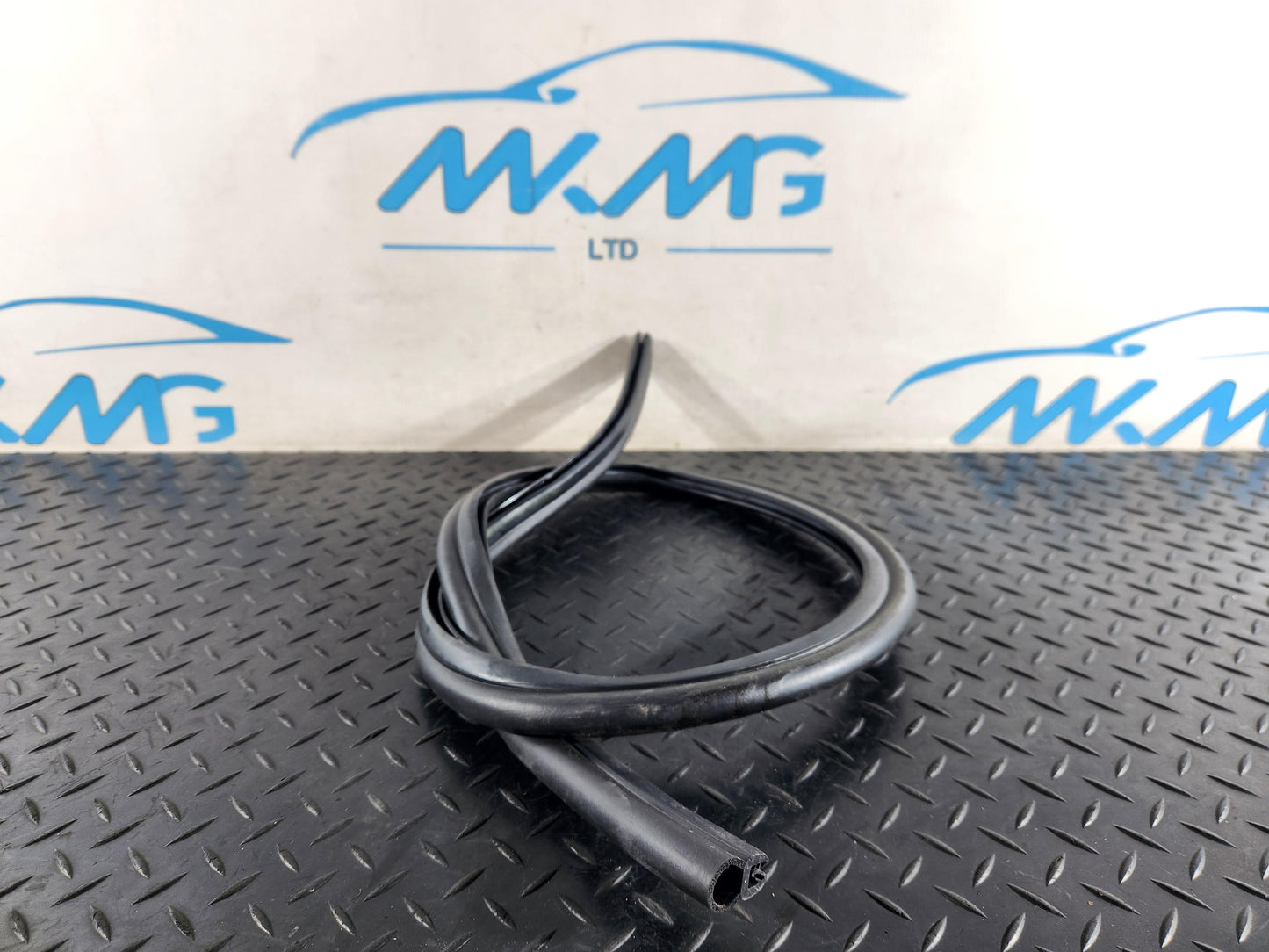 BMW 118i F40 Hatchback Genuine Engine Hood Rear Sealing Bonnet Rubber 7450916