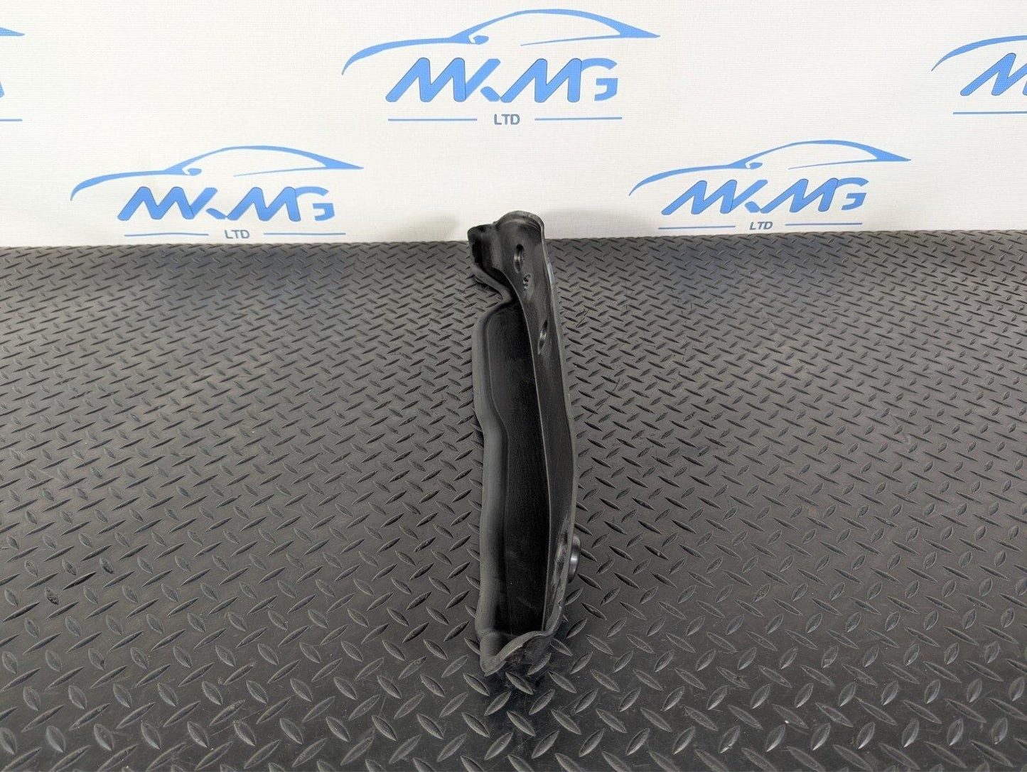 11-19 MERCEDES BENZ ML W166 FRONT RIGHT O/S WING FENDER COVER SEAL A1668890025