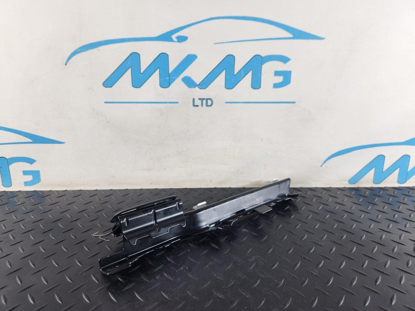 16-22 MERCEDES BENZ X253 GENUINE REAR ROOF HANDLE BRACKET HOLDER A2538150631