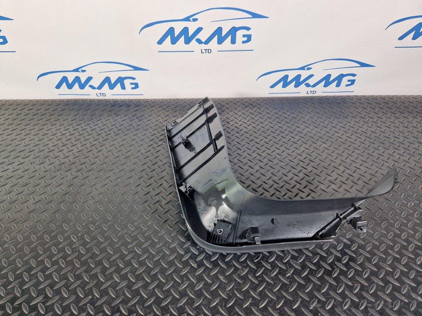 14-20 MERCEDES BENZ GLA 200 X156 TAILGATE COVER TRIM LEFT  A1567401900