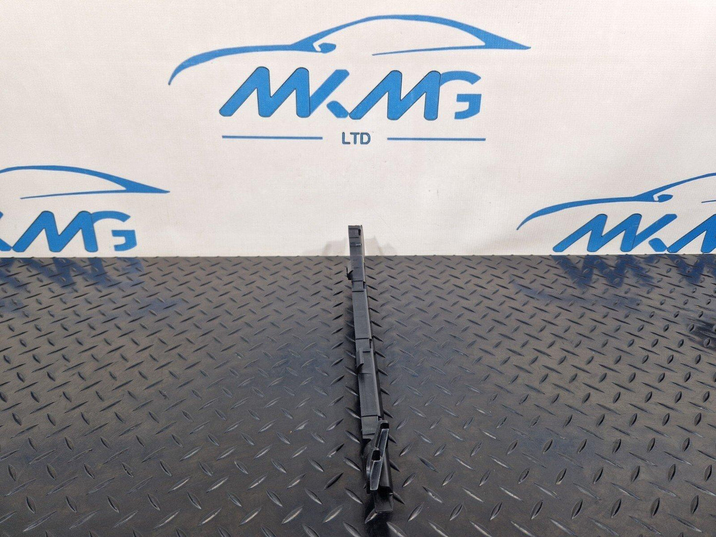 16-23 AUDI A5 F5 SPORTBACK REAR RIGHT SIDE DOOR WEATHERSTRIP SEAL BRACKET