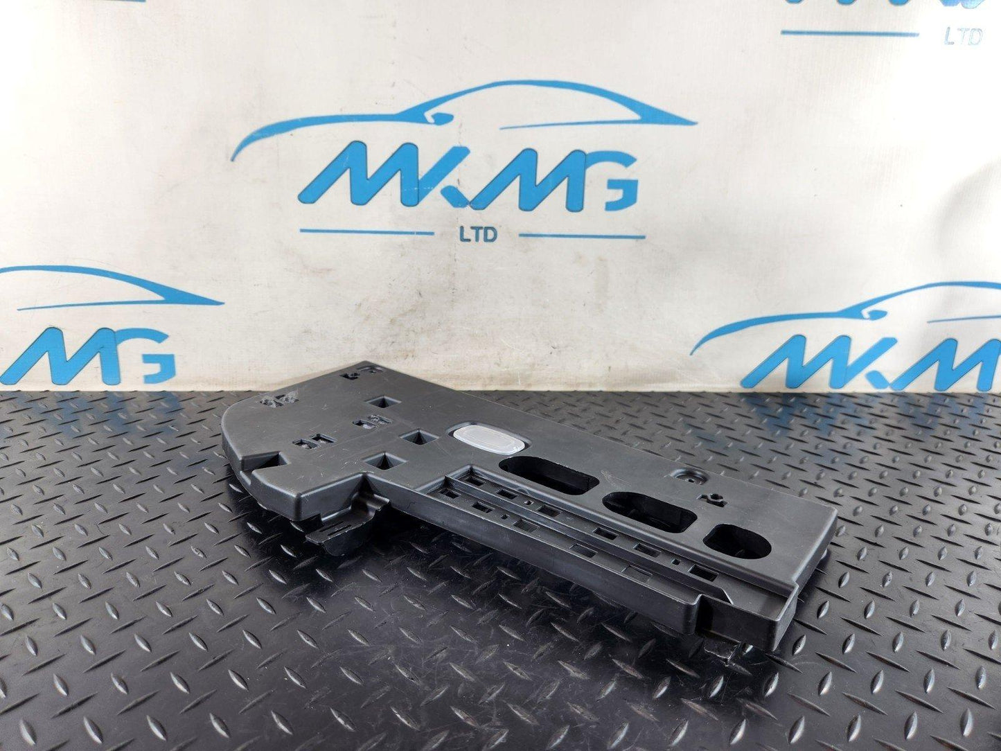 19-ON MERCEDES B CLASS W247 FRONT LEFT DASHBOARD LOWER TRIM COVER A2476809000