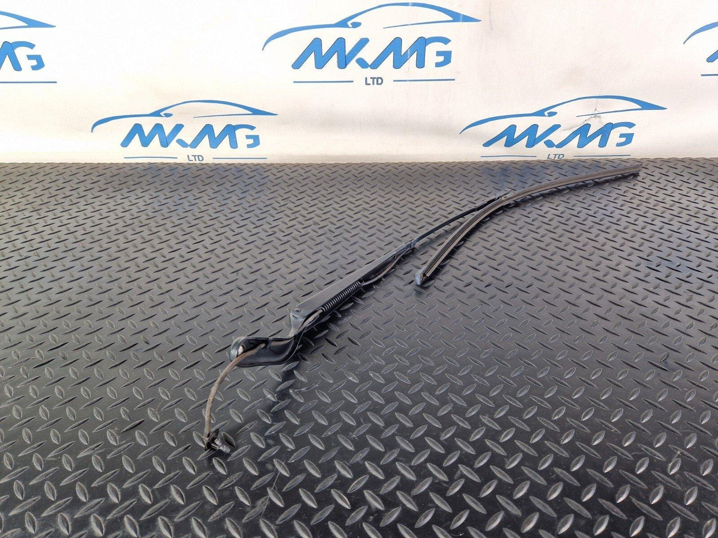18-ON MERCEDES BENZ SPRINTER W907 W910 WIPER ARM RIGHT O/S A9108203400