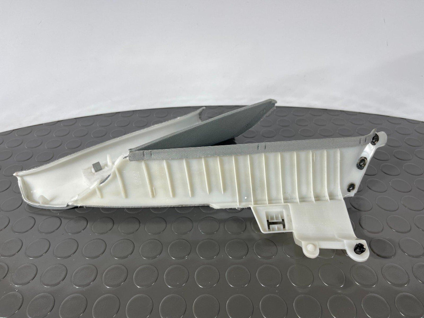 16-19 AUDI A4 B9 SALOON GENUINE REAR RIGHT OSR C-PILLAR TRIM 8W5867288