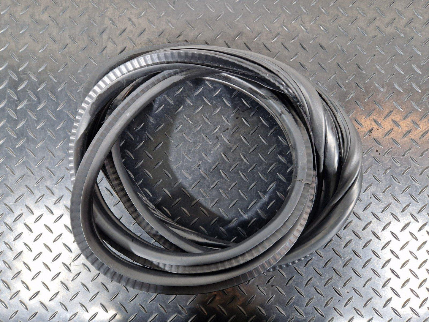 BMW 2 SERIES GRAN TOURER F45 F46 REAR DOOR RUBBER SEAL FITS LEFT & RIGHT 7316818