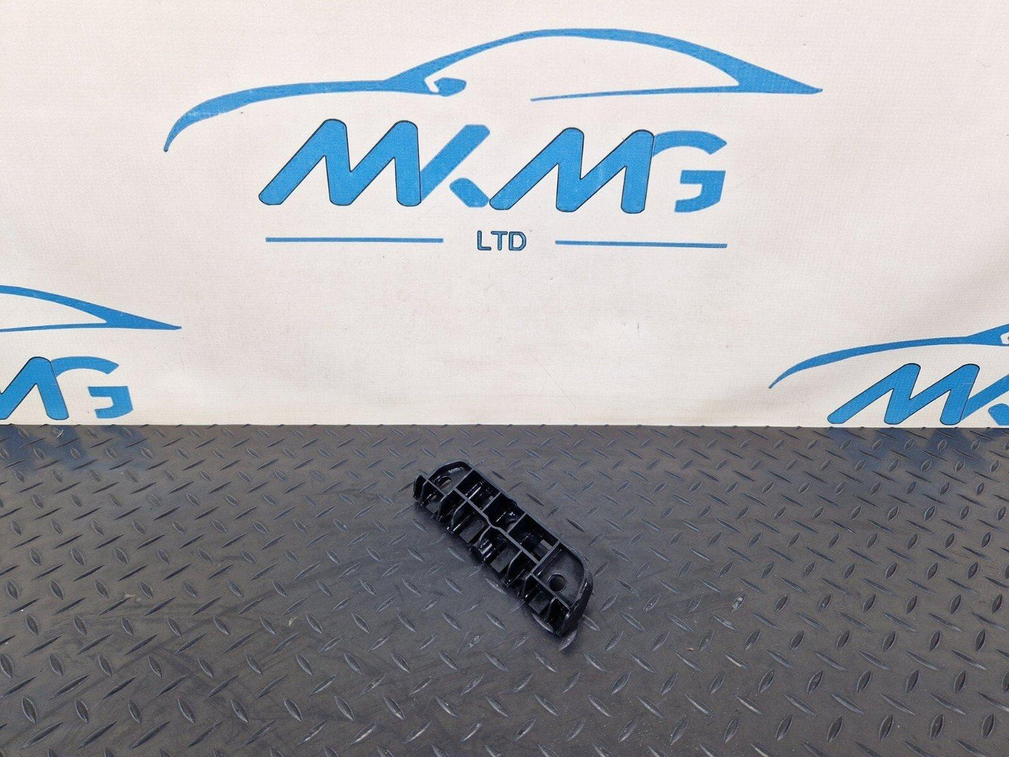 15-18 AUDI A7 4G OEM FRONT RIGHT SIDE SIDESKIRT HOLDER 4G8853922D