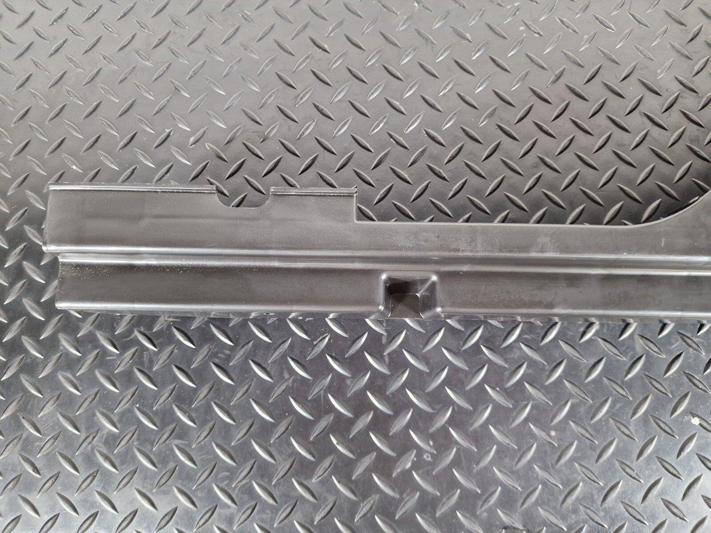 MERCEDES BENZ GLA X156 BOOT TRUNK RIGHT QUATER PANEL TRIM BRACKET A1568901200