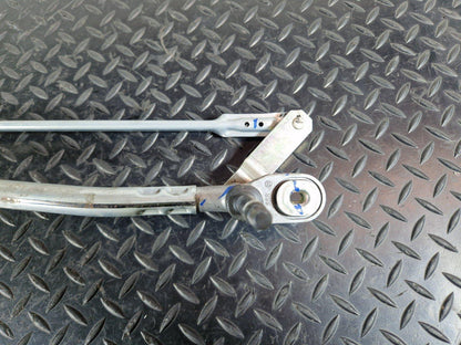 19-ON RANGE ROVER EVOQUE L551 FRONT WINDSHIELD WIPER LINKAGE WITH MOTOR