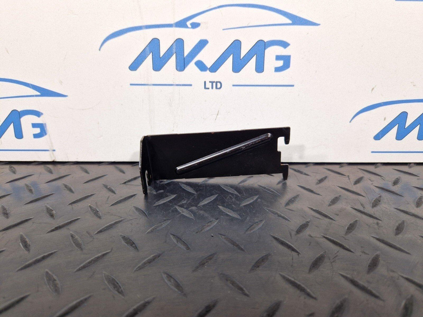 14-23 MERCEDES BENZ VITO W447 AUXILIARY BATTERY BRACKET MOUNT PLATE A4475450086