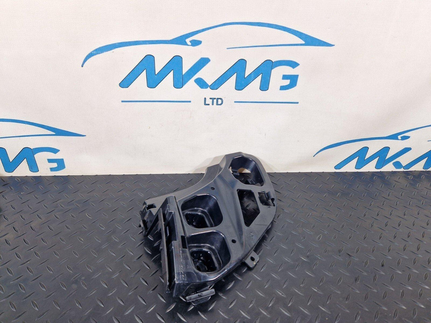 20-24 BMW 1 SERIES F40 BUMPER MOUNT BRACKET REAR LEFT PASSENGER SIDE 7461397
