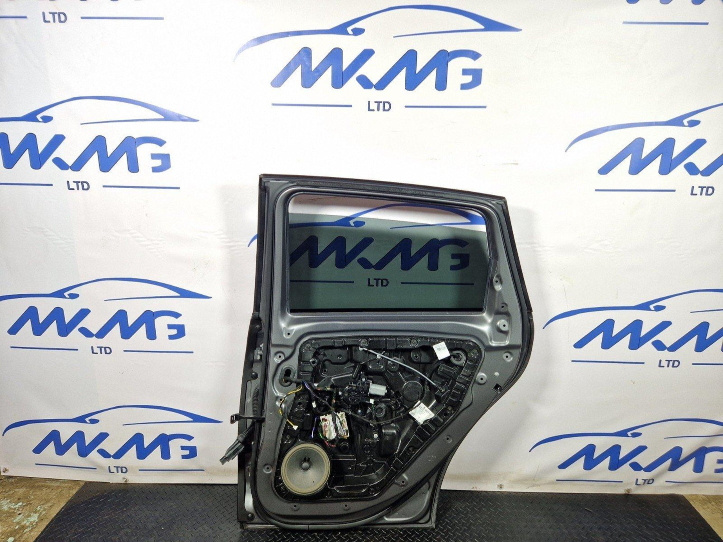 19-ON MERCEDES BENZ B CLASS W247 REAR RIGHT O/S/R COMPLETE DOOR IN GREY 787
