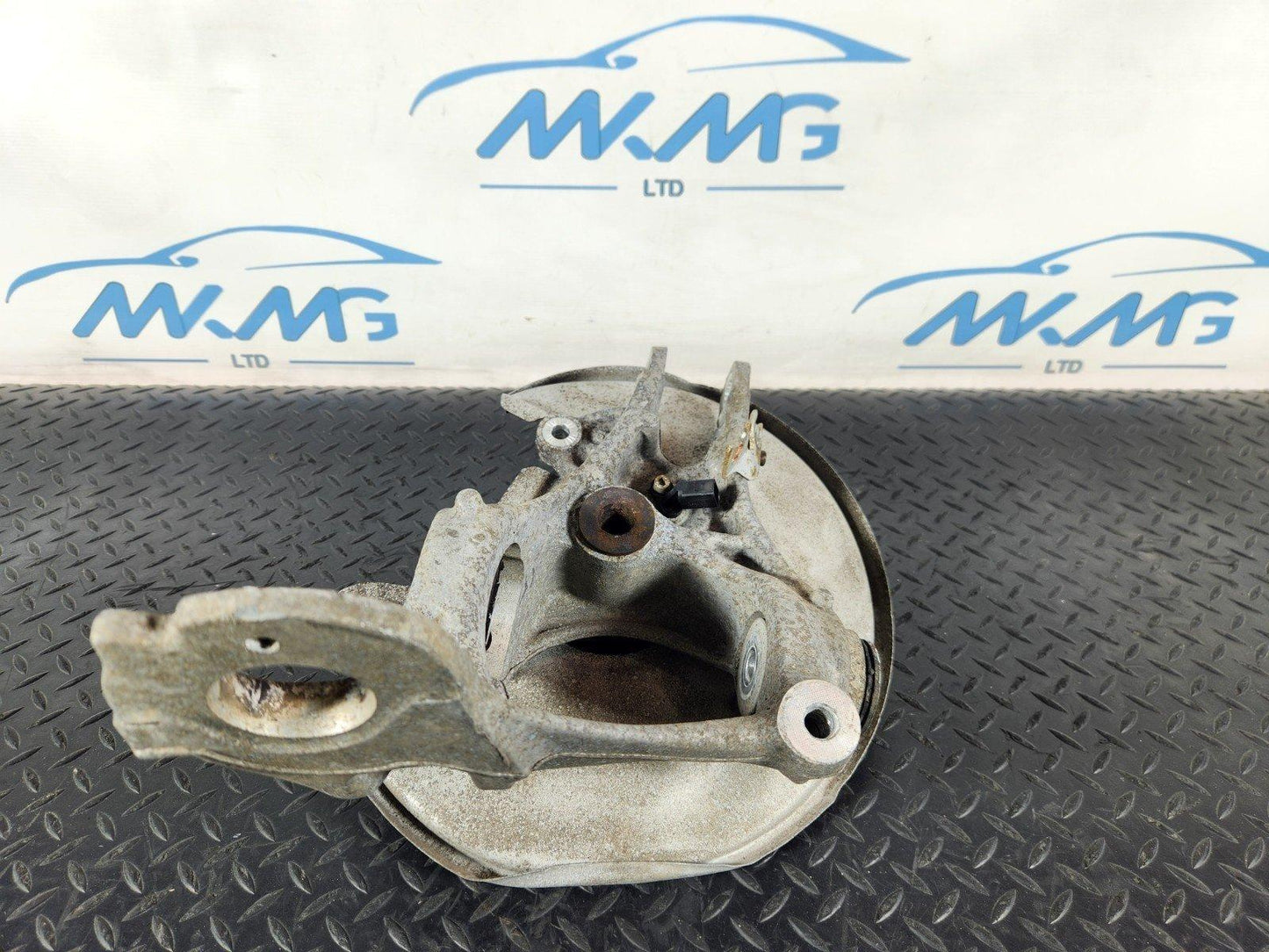 12-18 AUDI A6 C7 GENUINE REAR RIGHT DRIVER OSR WHEEL HUB 4G0505432E