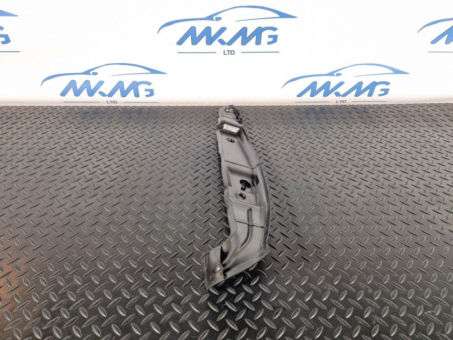 12-18 AUDI A6 C7 GENUINE FRONT WING BRACKET LEFT PASSENGER SIDE 4G0821111