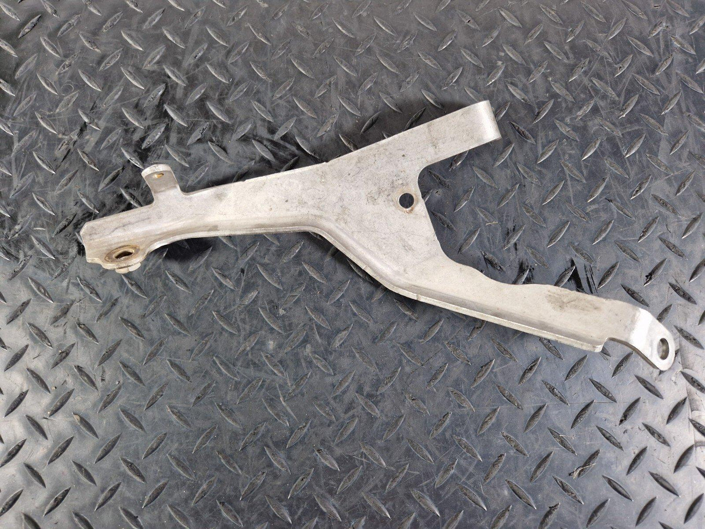 19-ON MERCEDES BENZ B CLASS W247 GENUINE OEM TURBINE MOUNT A6540960445