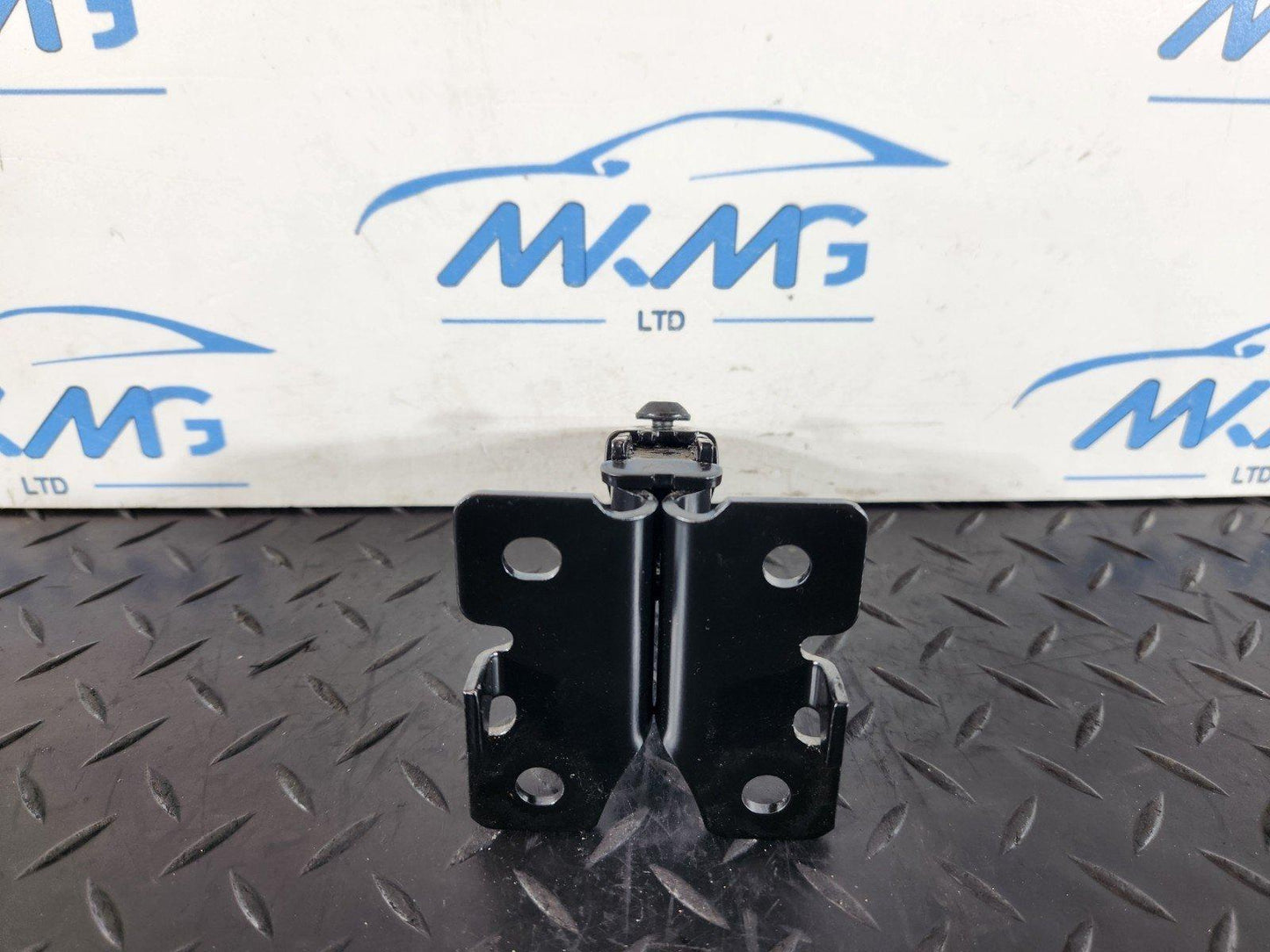 16-19 AUDI A4 B9 GENUINE OEM REAR CENTRE SEAT BRACKET MOUNT 8W0886177A