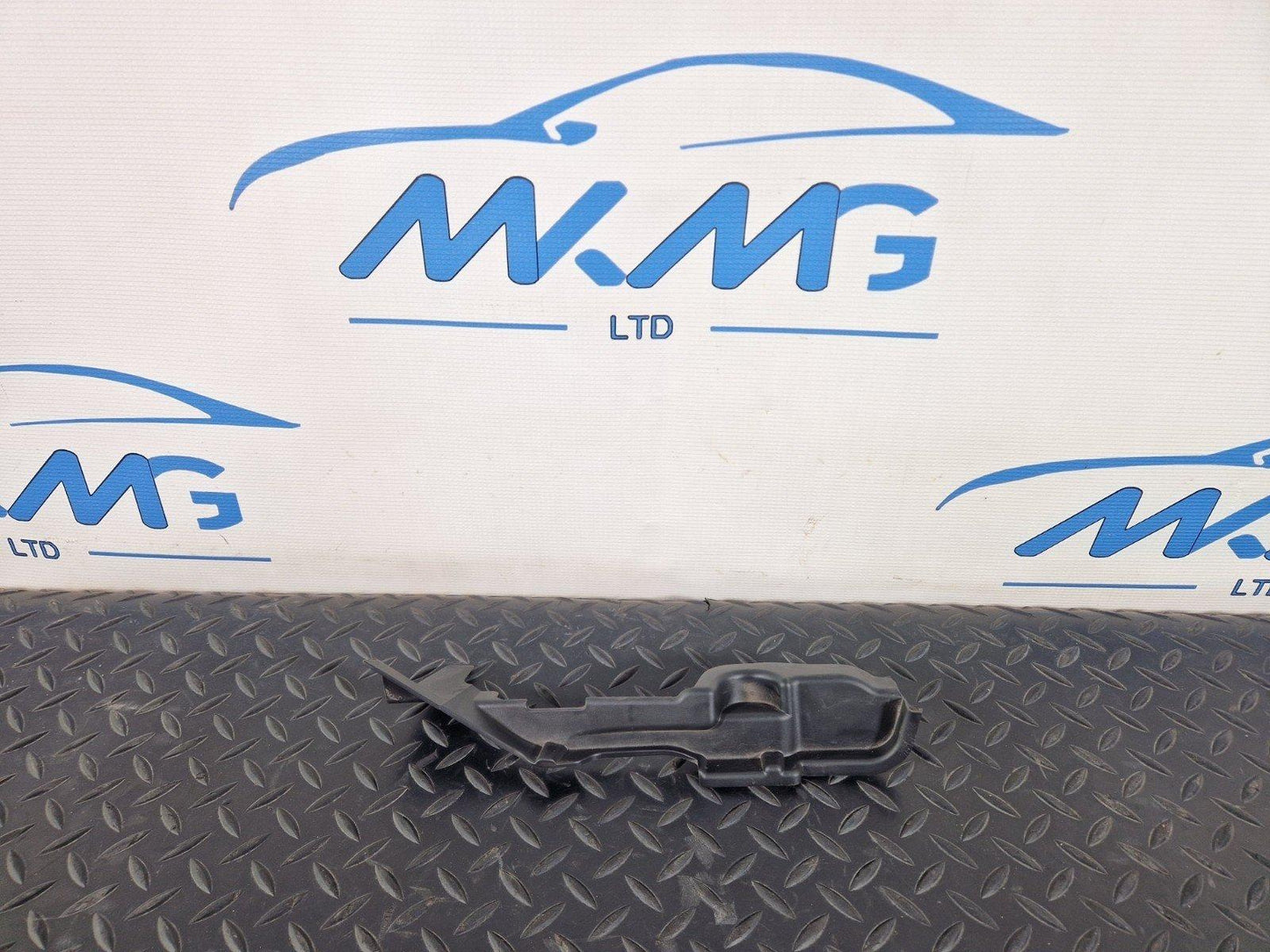 19-ON RANGE ROVER EVOQUE L551 GENUINE WIPER TRIM K8D202253A