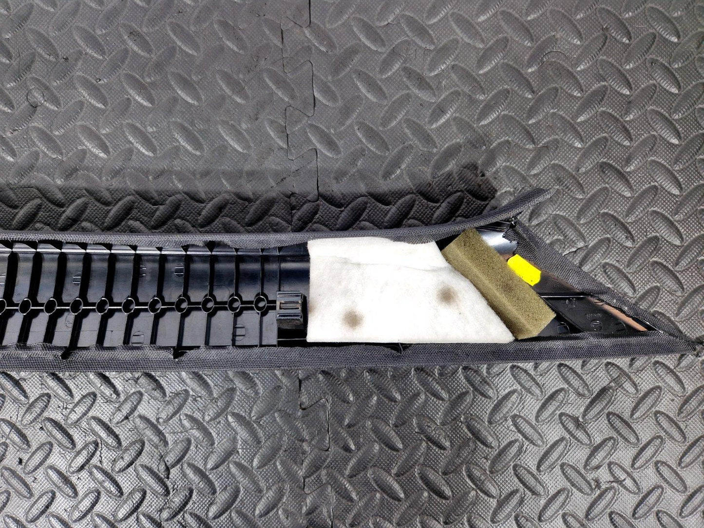 12-18 MERCEDES BENZ W176 PASSENGER SIDE A PILLAR COVER TRIM A1766900025