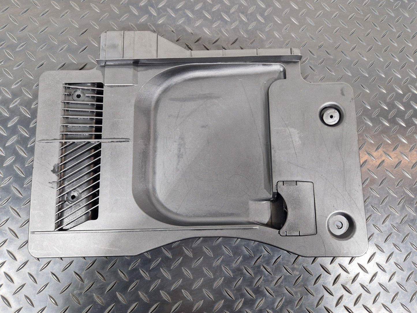 11-18 BMW 6 SERIES F06 AIR DUCT REAR CABIN BOTTOM RIGHT 9242213