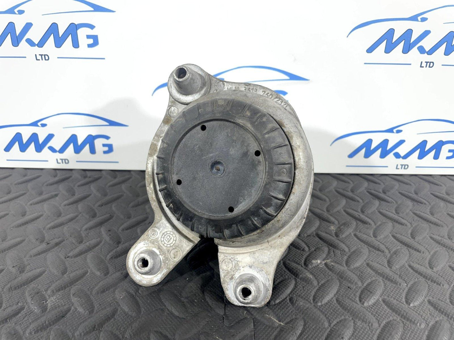 14-21 MERCEDES BENZ C300 W205 GENUINE LEFT PASSENGER ENGINE MOUNT A2052406817