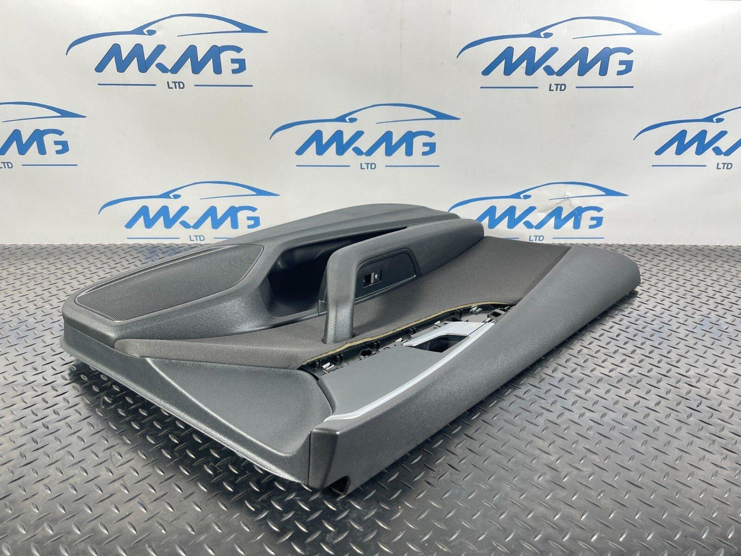 16-19 AUDI A4 B9 AVANT GENUINE FRONT PASSENGER SIDE DOOR CARD PANEL 8W0867133