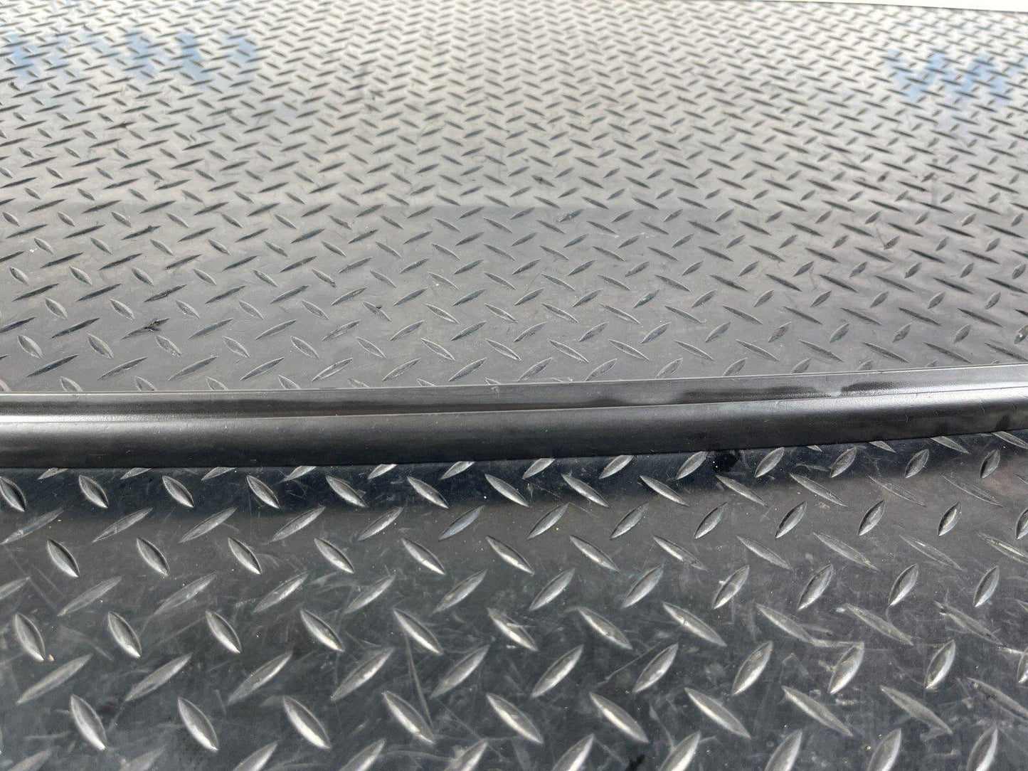 16-23 AUDI A5 SPORTBACK FRONT WINDSHIELD LEFT WATER DEFLECTOR STRIP 8W6854327B