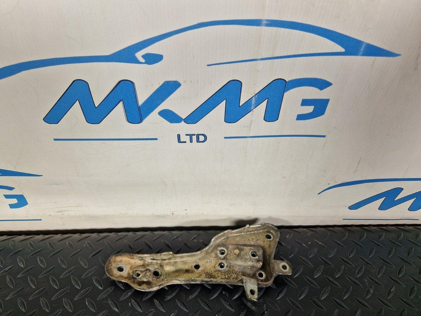 18-ON MERCEDES BENZ SPRINTER W907 OEM VALVE BRACKET A6511400200