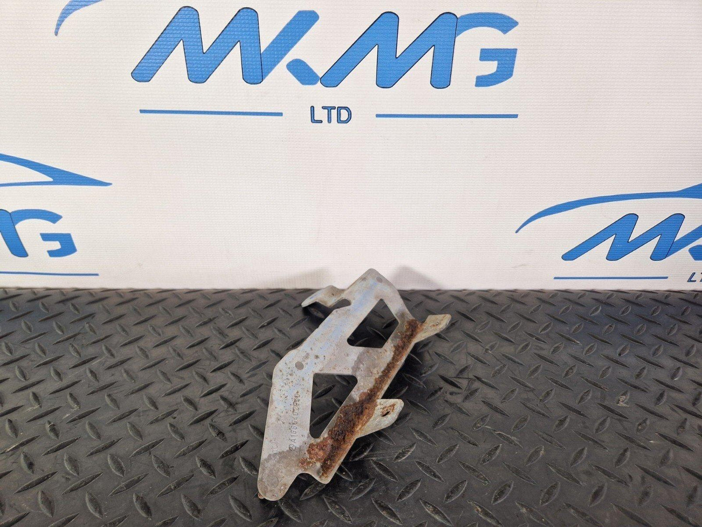 11-19 MERCEDES BENZ ML W166 OEM EXHAUST SYSTEM BRACKET A1665402940