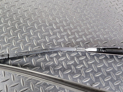 15-18 AUDI A7 4G RIGHT SIDE FRONT WIPER ARM WINDSCREEN WIPER 4G2955408D