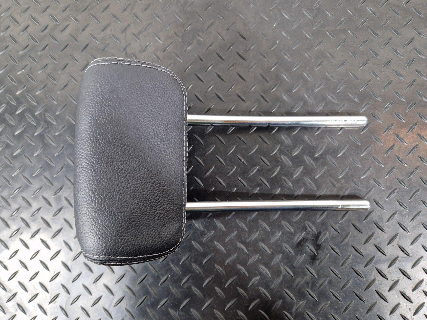 14-21 MERCEDES BENZ C200 W205  GENUINE REAR NS/OS SEAT BLACK LEATHER HEADREST