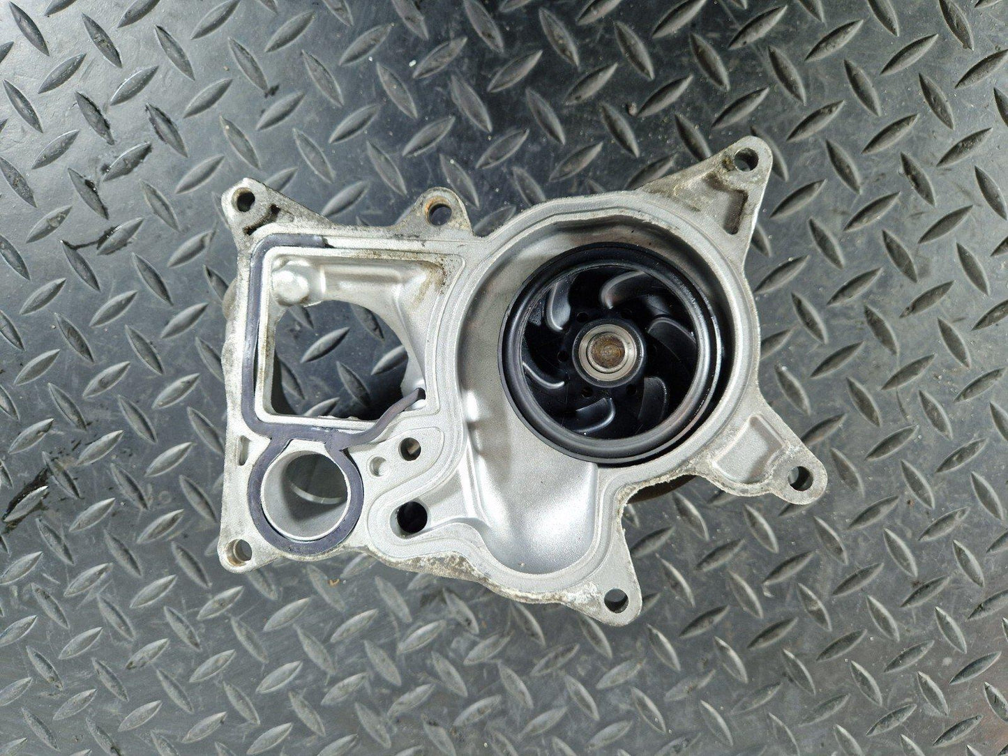 12-18 BMW 3 SERIES F30 LCI GENUINE OEM N57 ENGINE WATER PUMP 8507326