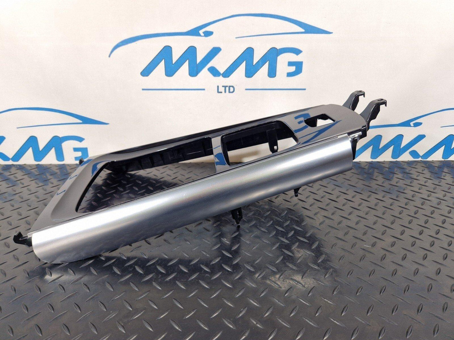 19-ON MERCEDES BENZ B CLASS W247 CENTRE CONSOLE TRIM GENUINE A2476807103