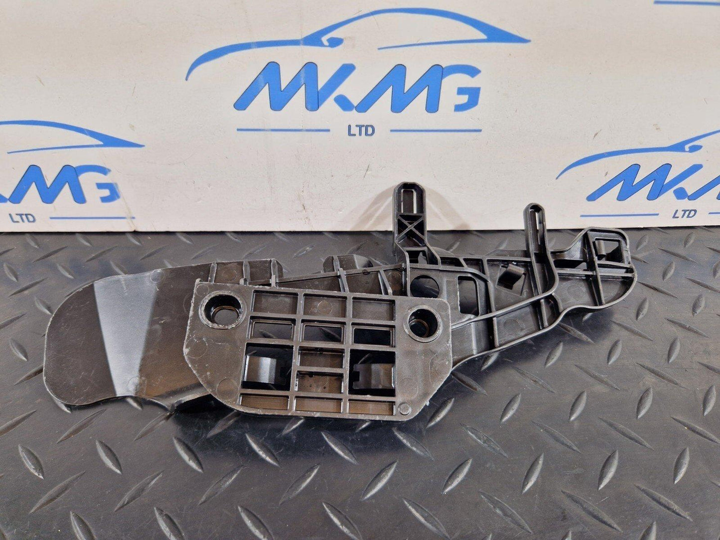 11-19 MERCEDES BENZ ML W166 OEM FRONT LEFT N/S DOOR LOCK BRACKET A1667231114