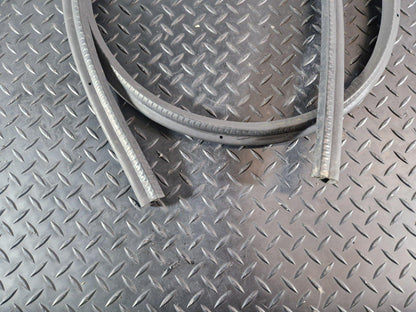 10-15 AUDI Q7 4L GENUINE OEM ENGINE HOOD BONNET RUBBER SEAL 4L0823731