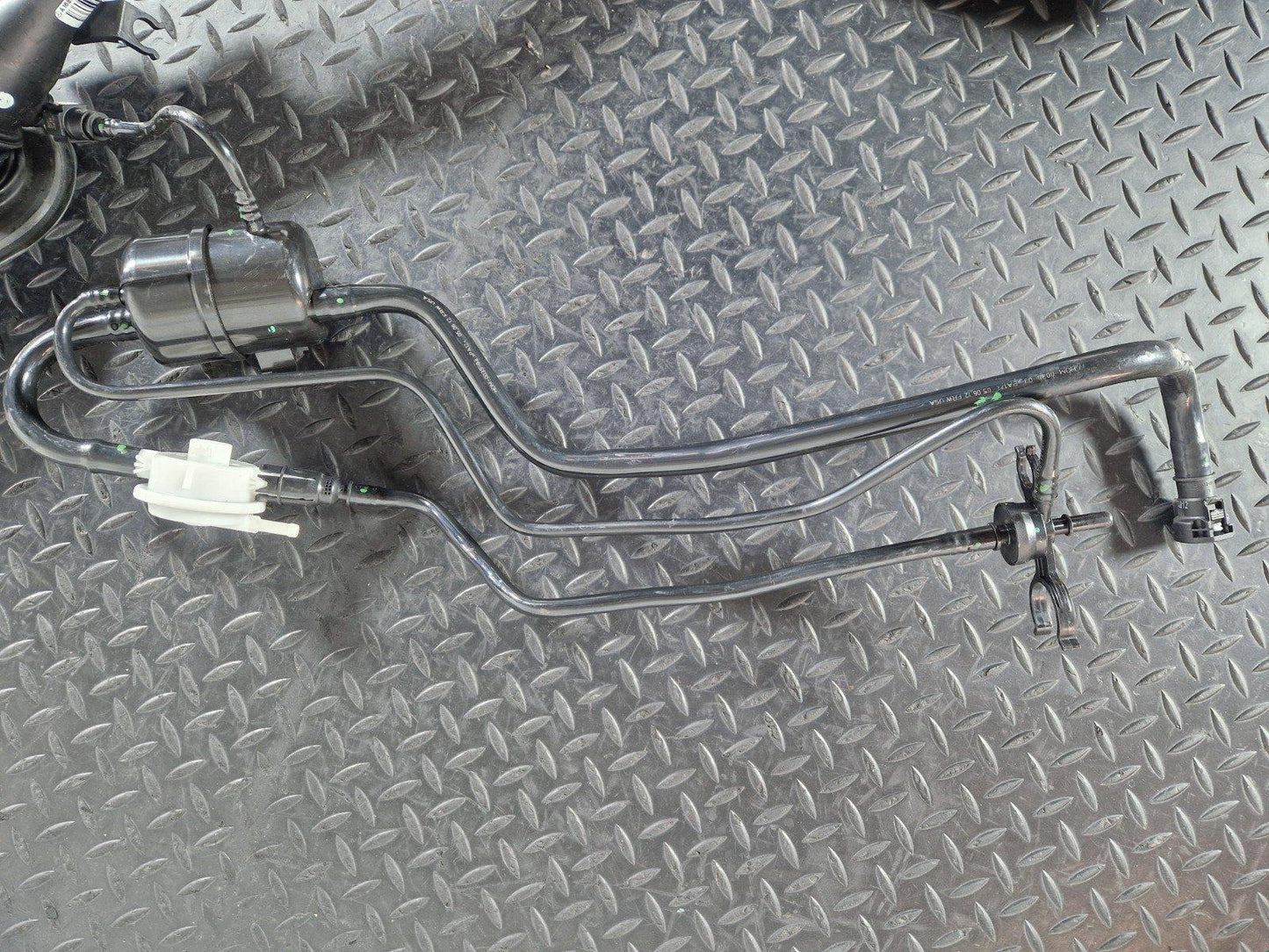 11-19 MERCEDES BENZ ML W166 ADBLUE PIPE FILLER A1664701720