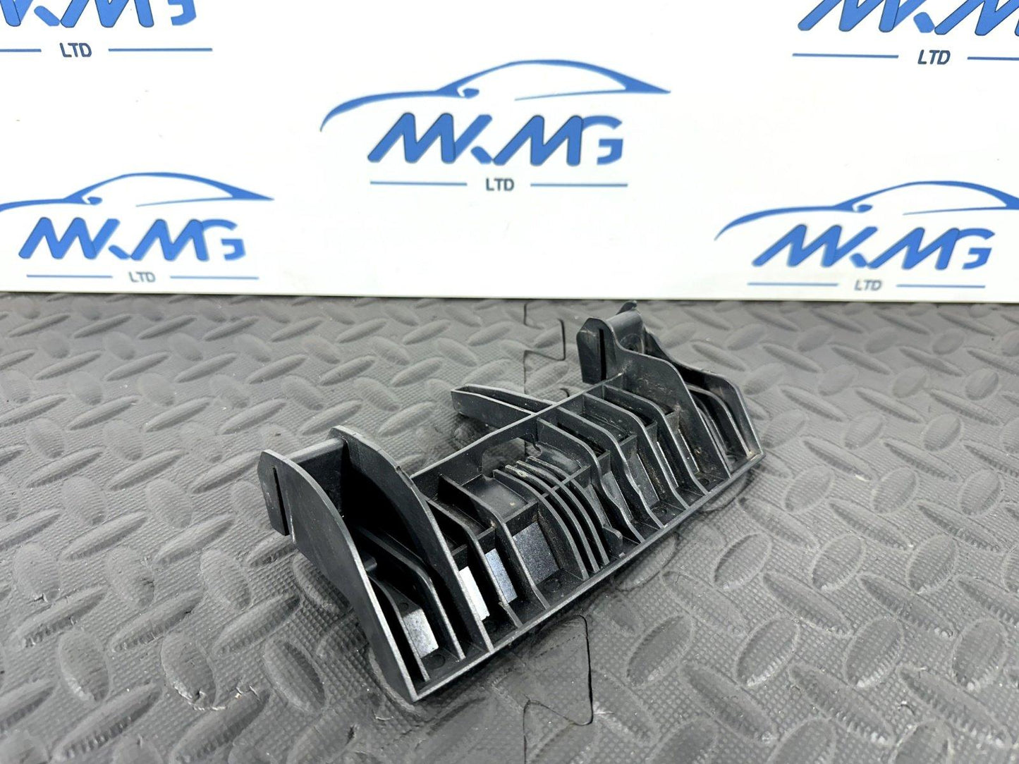 14-21 BMW 2 SERIES F45 F46 FRONT PASSENGER SIDE HEADLIGHT BRACKET 1301336177