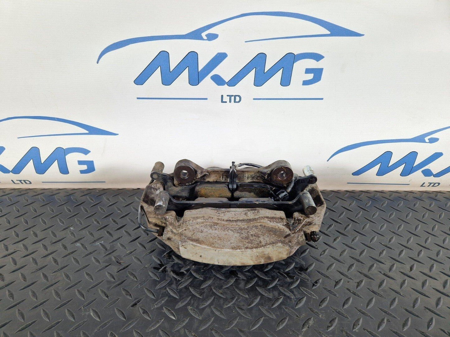 16-19 AUDI A4 B9 AVANT FRONT LEFT BRAKE CALIPER WITH BRAKE PAD 8W05BG