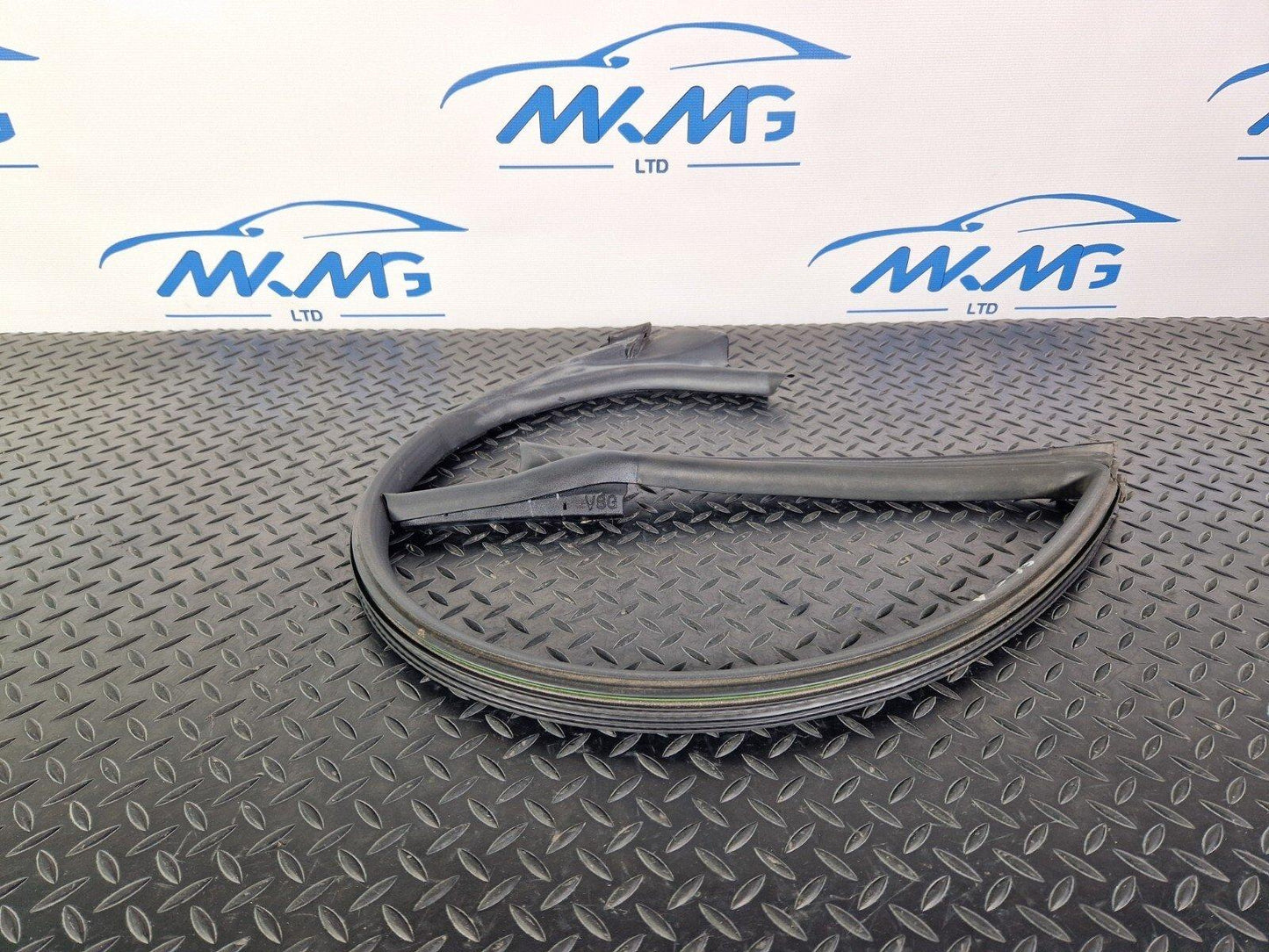 15-18 AUDI A7 4G GENUINE OEM FRONT RIGHT O/S UPPER DOOR RUBBER SEAL 4G8845354J
