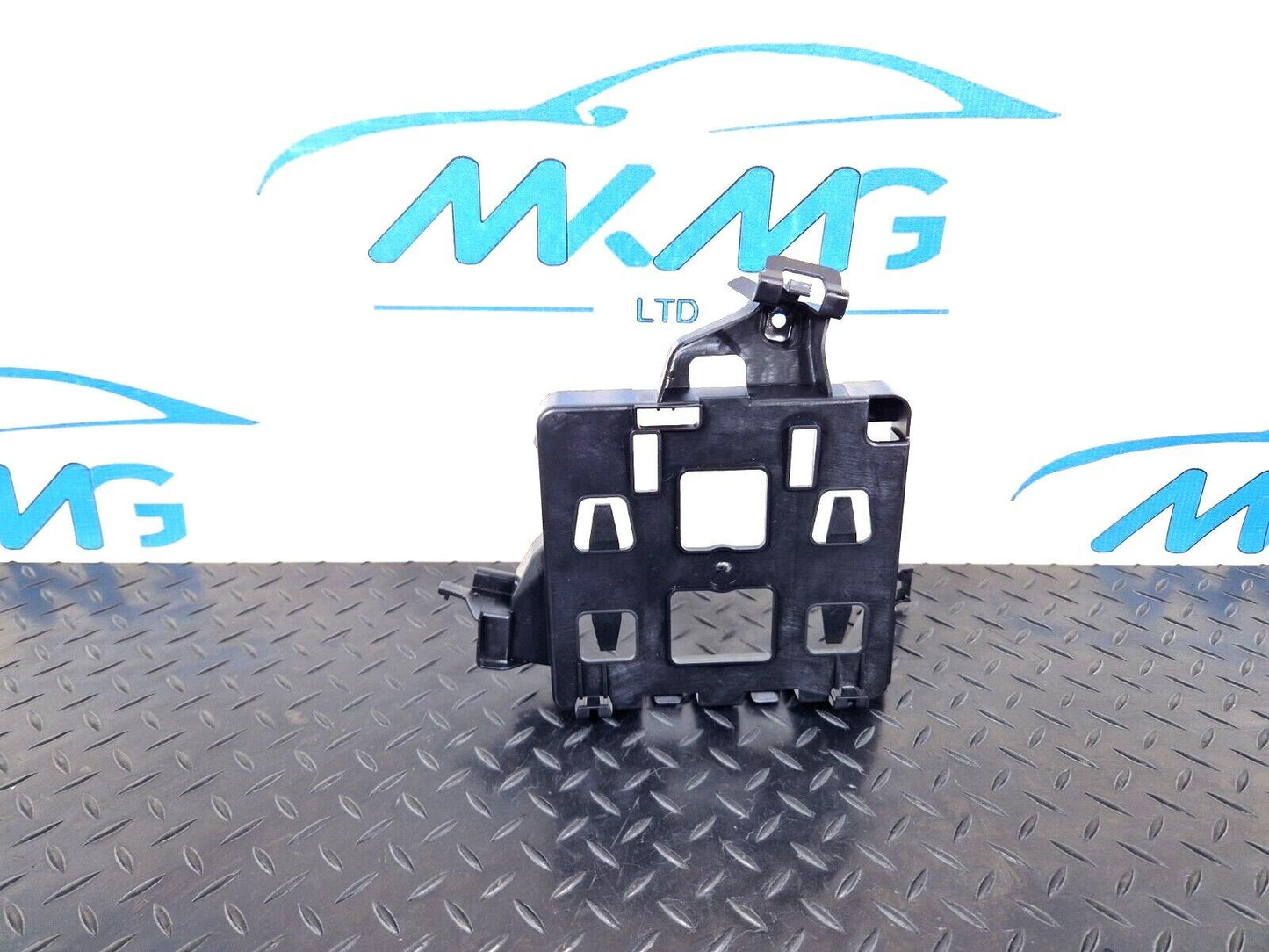 16-19 AUDI A4 AVANT B9 S-LINE COMFORT CONTROL MODULE BRACKET HOLDER 8W0907368