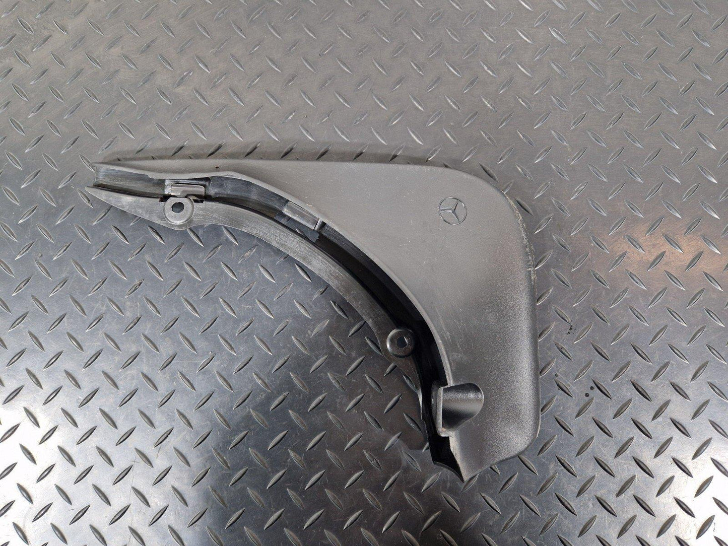 14-21 MERCEDES BENZ C200 W205 SALOON/ESTATE REAR MUD FLAP O/S/N/S A2058900178