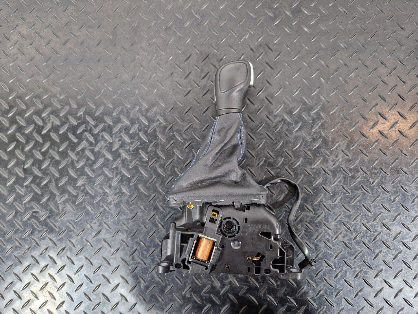 17-20 VW GOLF MK7.5 GEAR SELECTOR MECHANISM SHIFTER WITH KNOB 5QE713025AF