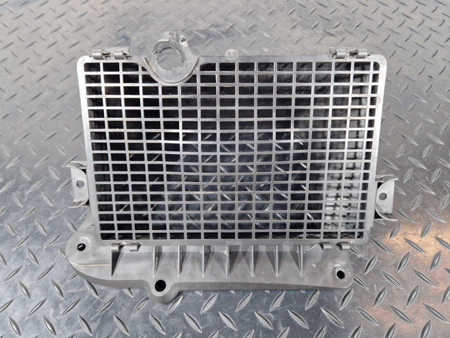 16-19 AUDI A4 B9 GENUINE FRONT AIR INTAKE DUCT VENT 8W2819904A