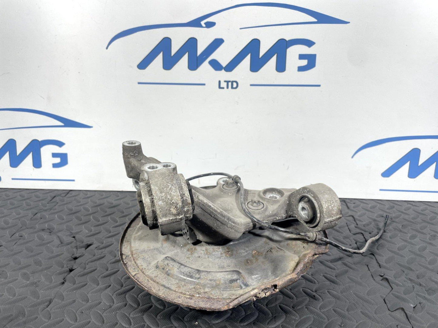12-18 MERCEDES A B CLA W176 W246 C117 GENUINE REAR RIGHT SIDE WHEEL HUB A2460406