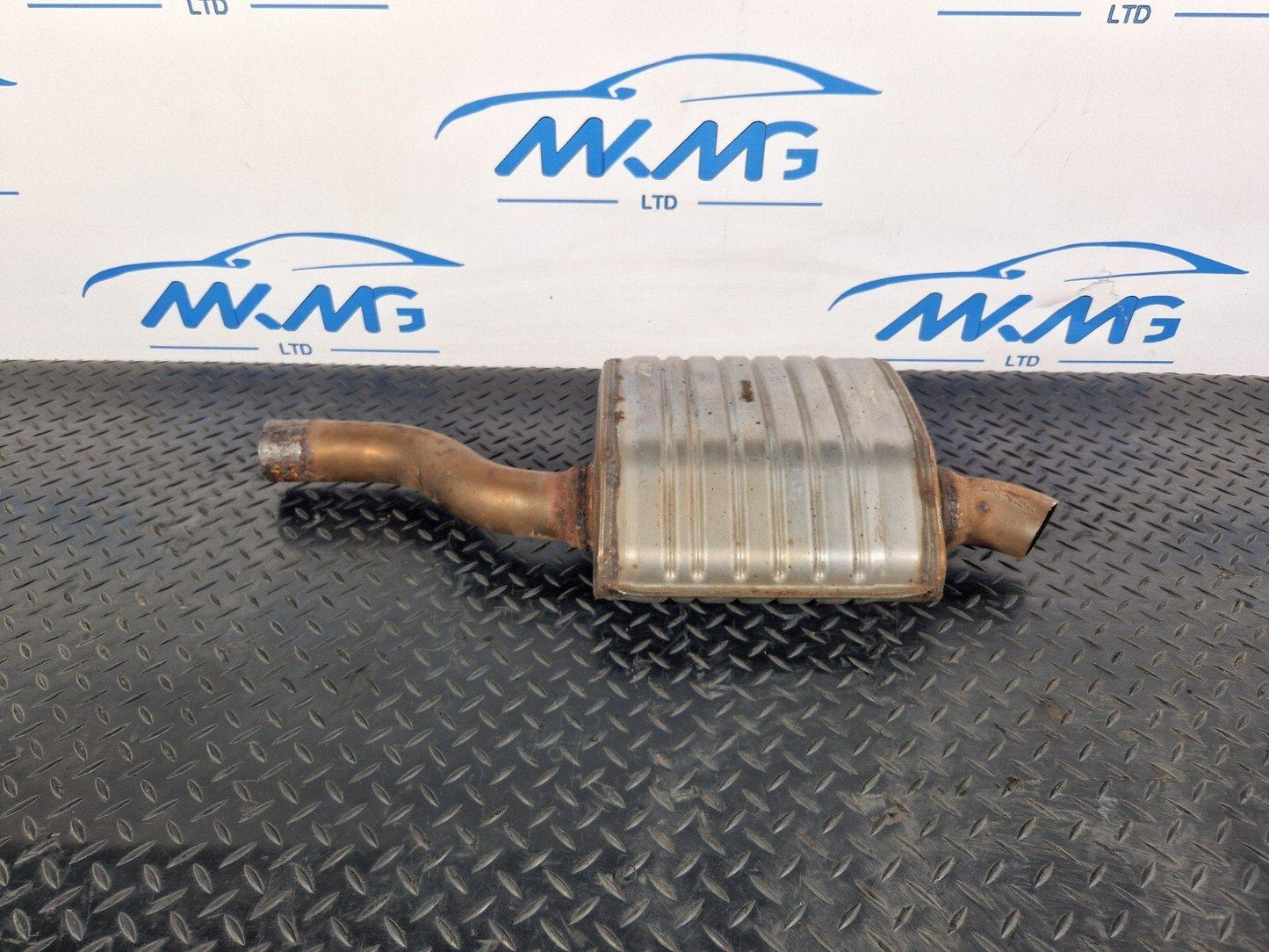 16-19 AUDI A4 B9 EXHAUST SILENCER CENTRE BOX 8W0253211F
