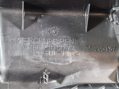 11-19 MERCEDES BENZ ML W166 REAR TAILGATE LOWER COVER LATCH TRIM A1667400572