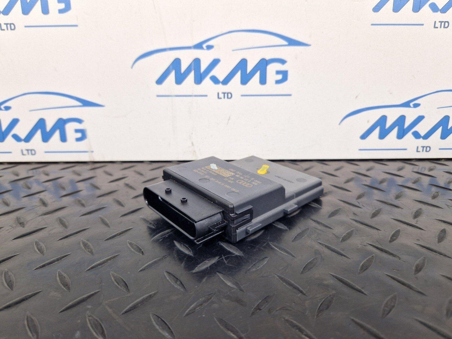 16-19 AUDI A4 AVANT B9 S-LINE GENUINE FUEL PUMP CONTROL MODULE 4M0906121B