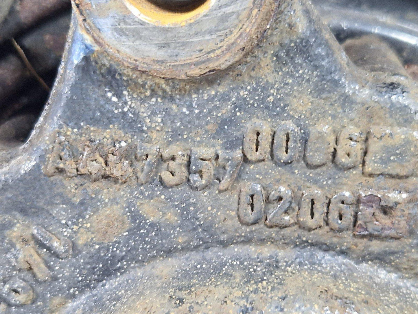 14-23 MERCEDES VITO W447 GENUINE N/S/R REAR LEFT PASSENGER WHEEL HUB A4473570206